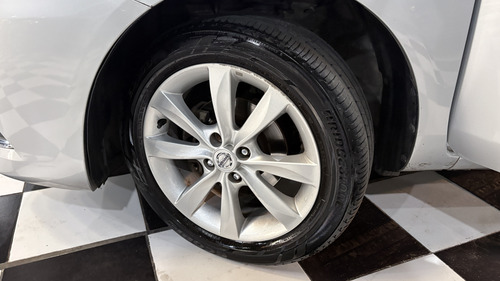 Nissan Versa 1.6 Advance Mt 2015