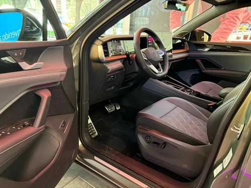 Volkswagen Tiguan VOLKSWAGEN TIGUAN R-LINE 250TSI DSG FC 2025