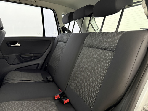 Volkswagen Suran 1.6 COMFORTLINE L15 2015