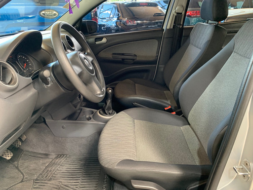 Volkswagen Voyage 1.6 Comfortline 101cv 2013