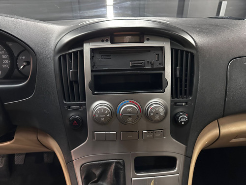 Hyundai H1 2.5 TD MINIBUS 9AS L03 2011