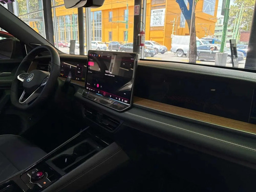 Volkswagen Tiguan VOLKSWAGEN TIGUAN R-LINE 250TSI DSG FC 2025