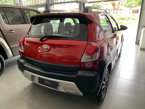 Toyota Etios 1.5 Cross 2015