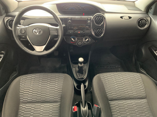 Toyota Etios 1.5 Cross 2015