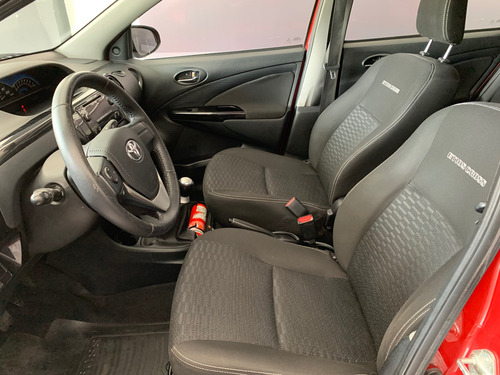 Toyota Etios 1.5 Cross 2015