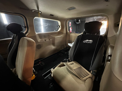 Hyundai H1 2.5 TD MINIBUS 9AS L03 2011