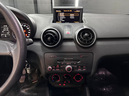 Audi A1 1.2 T ATTRACTION L11 2012