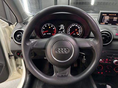 Audi A1 1.2 T ATTRACTION L11 2012