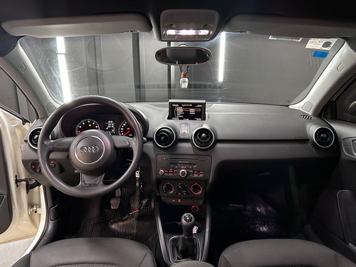 Audi A1 1.2 T ATTRACTION L11 2012